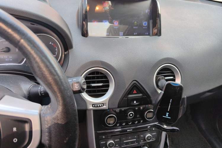 Used Renault Koleos 2014 2.0L Two-Wheel Drive Fashion Edition Audio And AC Panel