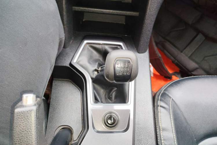 Used JMC Yuhu 7 2020 2.0T Diesel Manual Two-Wheel Drive Comfort Edition Long Wheelbase China VI Emission Standard JX4D20A6L
