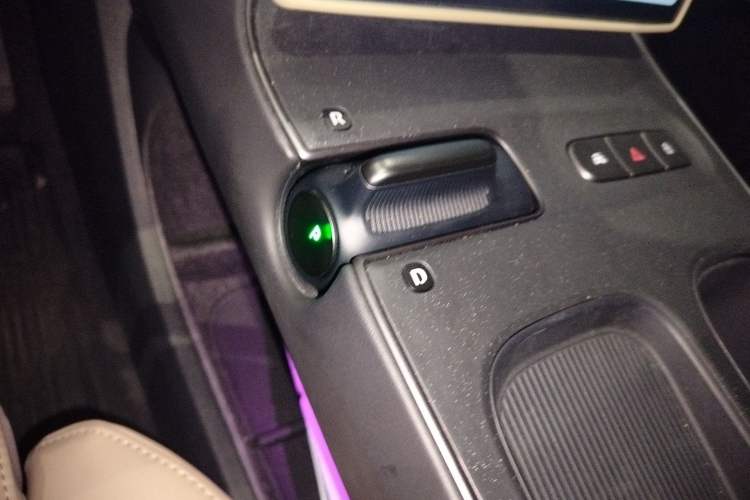 Used Nio ET5 2024 100 kWh Gear Lever