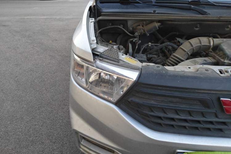 Used Wuling Hongguang V 2022 1.5L Jingqu Edition Enclosed-Window Vehicle with Hydraulic Power Steering LAR