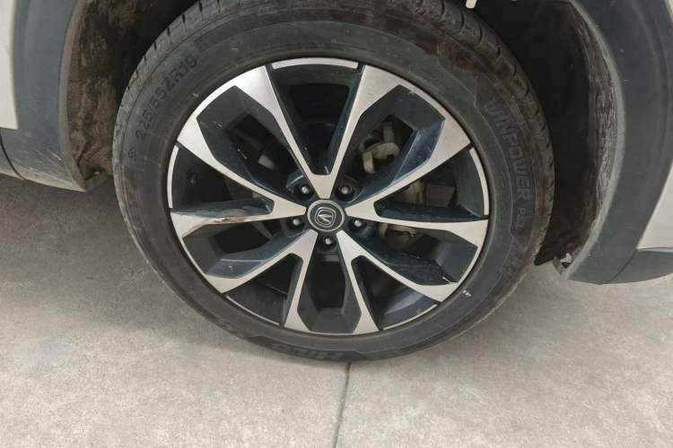 Used CHANGAN CS85 COUPE 2019 1.5T DCT Dynamic Version China VI Standard Right Front Wheel Hub