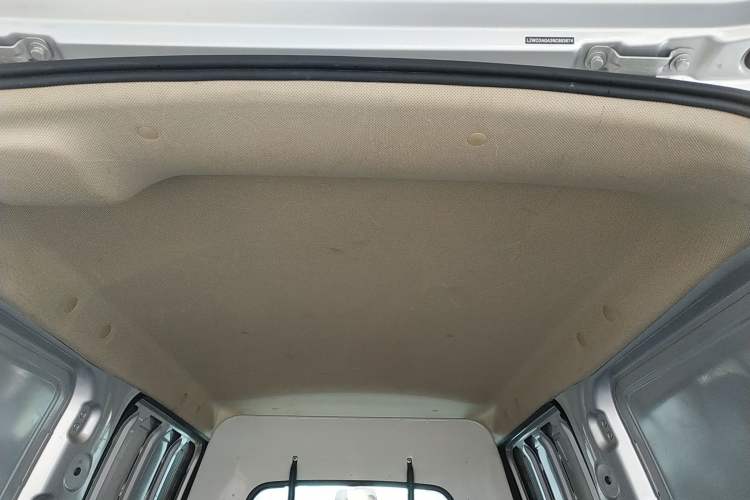 Used Wuling Hongguang V 2022 1.5L Jingqu Edition Enclosed-Window Vehicle with Hydraulic Power Steering LAR