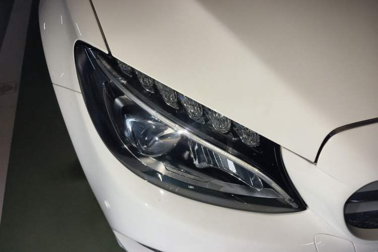 Used Mercedes-Benz C-Class 2016 C 200 L Sport Edition Right Front Headlight