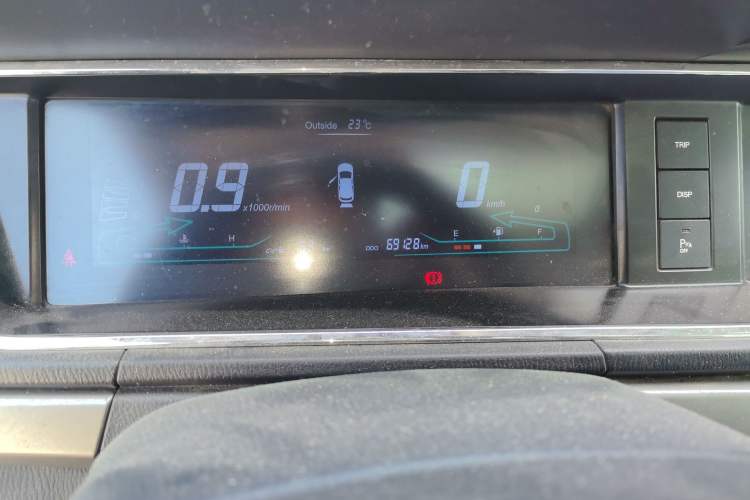 Used CHANGAN KAICHENG Oushang A600 2016 1.5L Manual Luxury 7-Seater Odometer Close Up