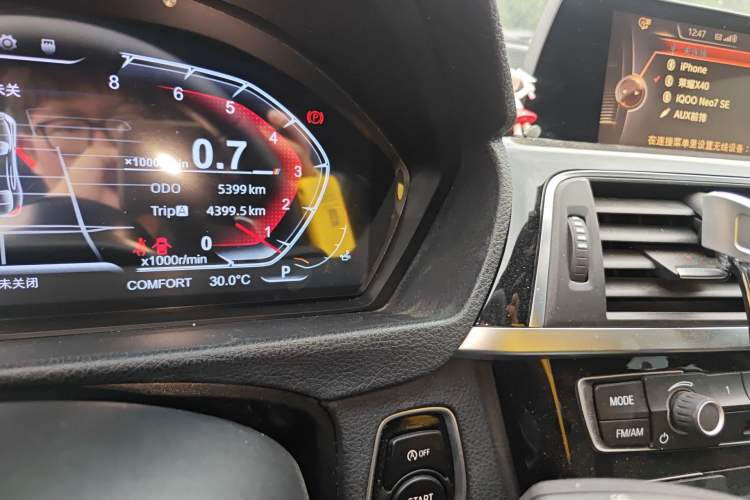 Used BMW 3 Series 2016 320Li Fashion Model Odometer Close Up