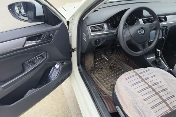 Used Volkswagen Bora 2016 1.6L Automatic Fashion Model Driver Seat