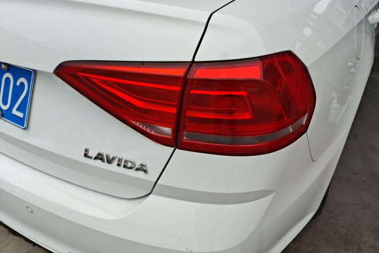 Used Volkswagen Lavida 2017 1.6L Manual Fashion Edition