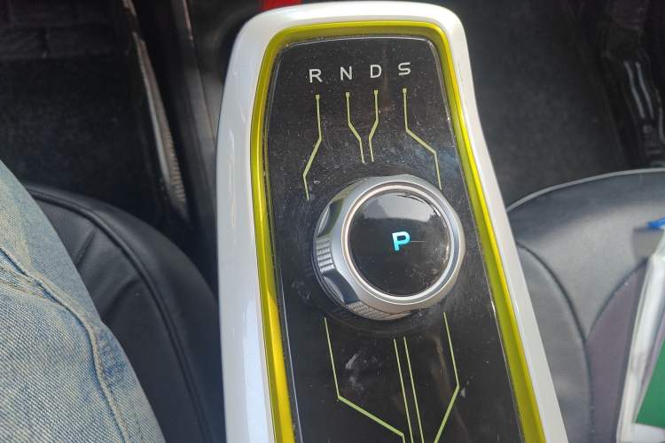 Used CHANGAN Benni E-Star 2022 Charming Edition Colorful Model Lithium-Ion Battery
