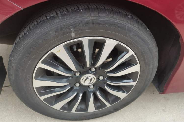 Used Honda Crider 2013 1.8L automatic luxury edition