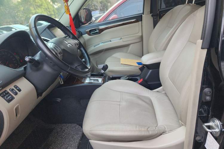 Used Mitsubishi Pajero Sport 2013 3.0L Automatic 4x4 Flagship Edition Left Front Seat