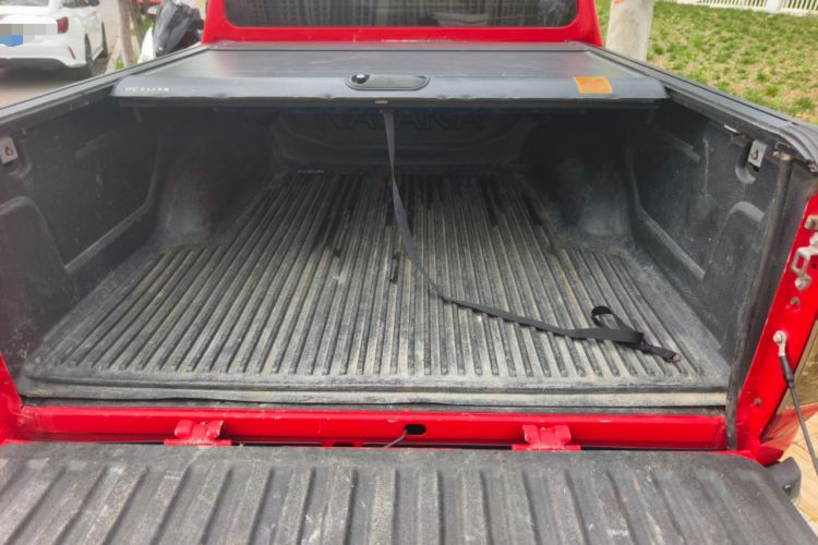 Used Nissan Navara 2017 2.5L Automatic 4x4 Luxury Edition QR25 Trunk