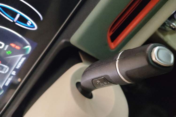 Used ORA Good Cat 2023 401 km Standard Range Luxury Version Lithium Iron Phosphate Gear Lever