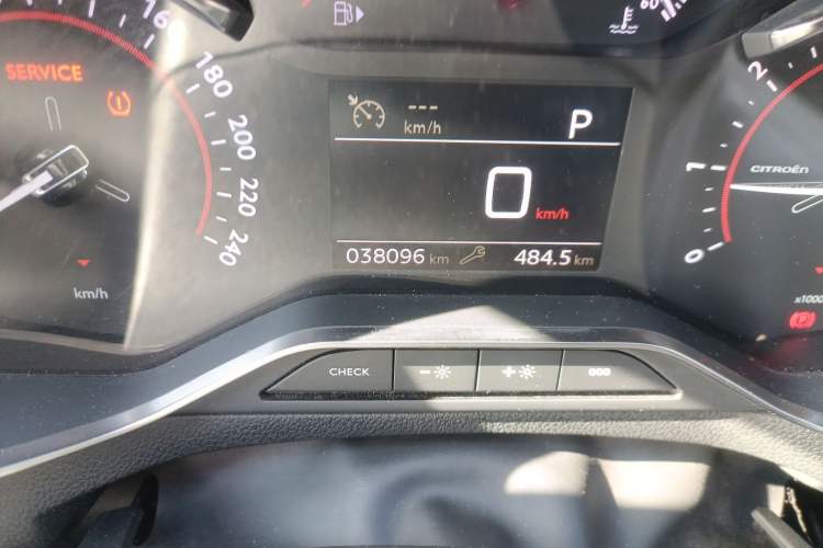 Used Citroen C5 2017 350THP Automatic Luxury Model Odometer Close Up