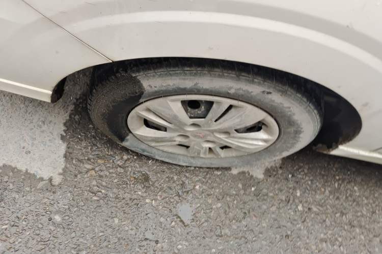 Used Wuling Hongguang 2019 1.5L S Basic Window-Sealed Vehicle China VI LAR Right Front Wheel Hub