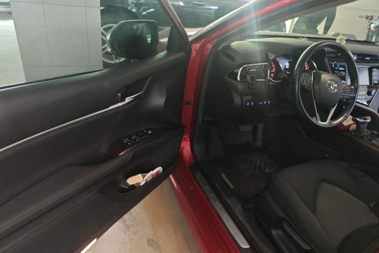 Used Toyota Camry 2018 2.0S FENGSHANG Edition
