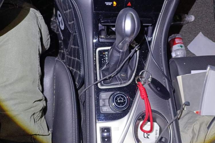 Used Infiniti Q50L 2016 2.0T Enjoyment Edition Gear Lever