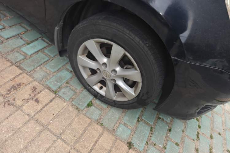 Used Nissan Tiida 2011 1.6L Manual Comfort Edition