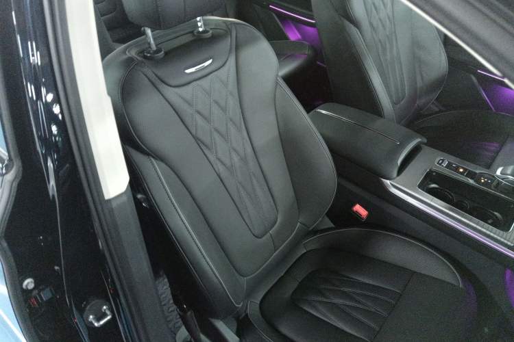 Used Hongqi HS7 PHEV 2024 2.0T PHEV Four-Wheel Drive Flagship Edition 6 Seats
