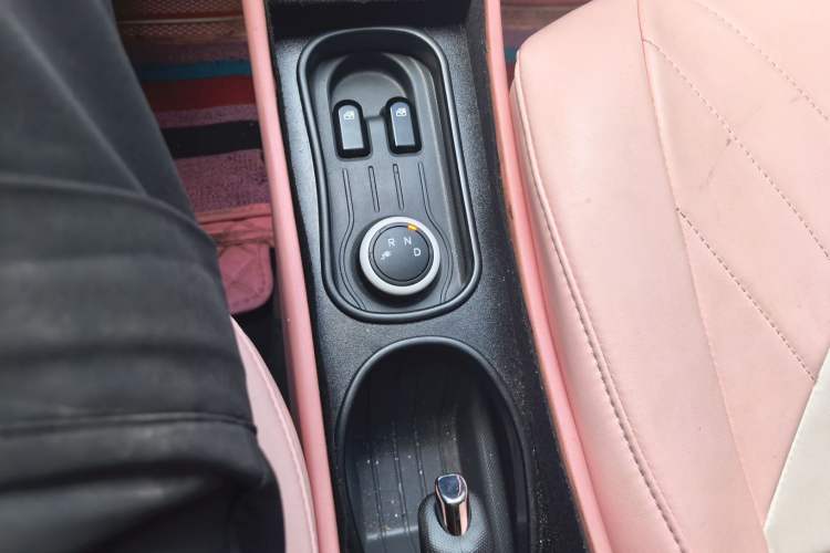 Used Wuling Hongguang MINIEV 2021 Macaron Premium Model – Lithium Iron Phosphate Gear Lever