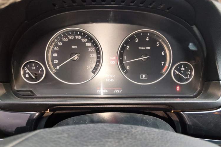 Used BMW 5 Series 2011 523Li Leading Model
