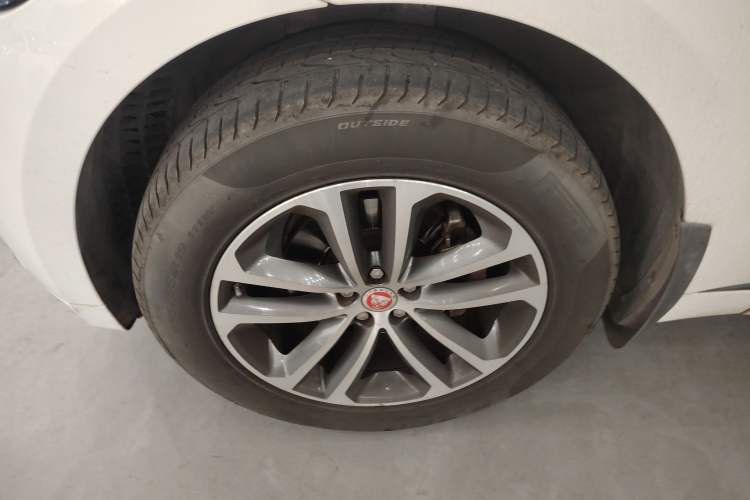 Used Jaguar F-PACE 2016 2.0T Two-Wheel-Drive R-Sport Sport Edition