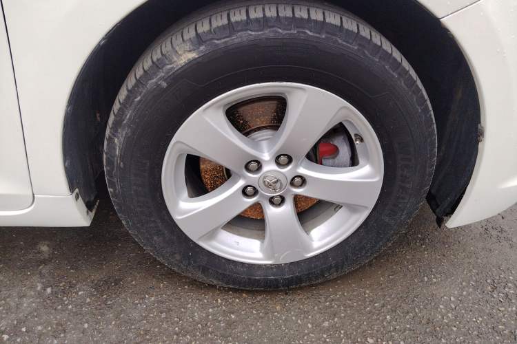 Used Toyota SIENNA  Right Front Wheel Hub