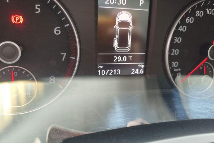 Used Volkswagen Sharan 2016 380TSI Comfort Edition 7-Seater Odometer Close Up