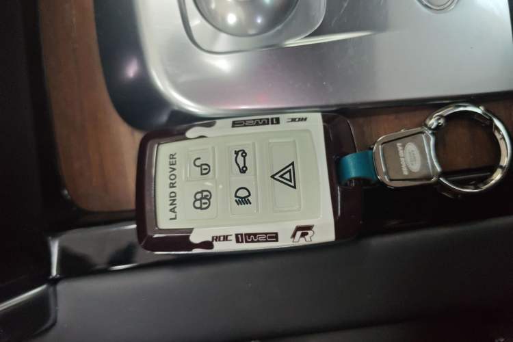 Used Land Rover Discovery Sport 2020 249 PS R-Dynamic Performance Tech Edition 7 Seats Vehicle Key