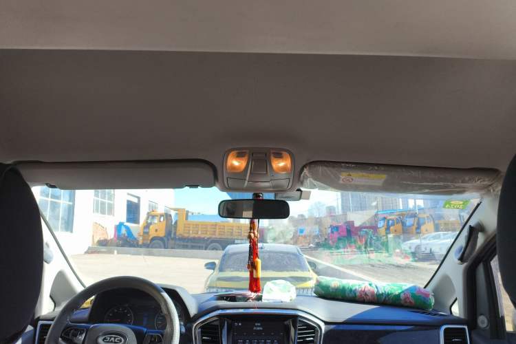 Used JAC Refine M4 2016 2.0L Manual Luxury Version