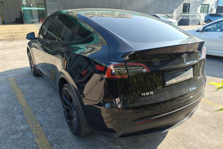 Used Tesla Model Y 2022 Long-Range All-Wheel-Drive Version