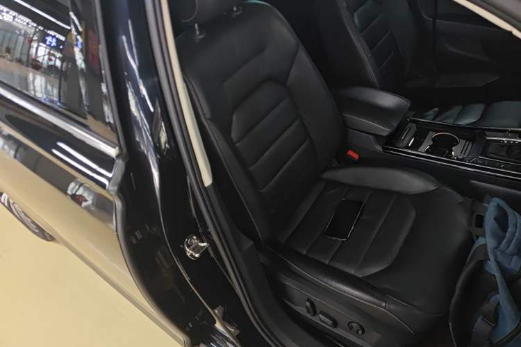 Used Volkswagen Phideon 2018 Revised Version 380TSI Two-Wheel Drive Business Edition Right Front Seat