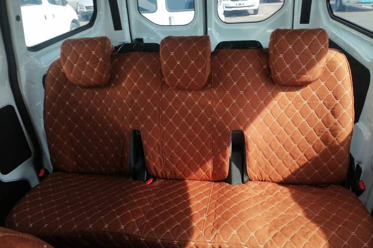 Used Ford Transit 2019 2.0T Diesel Multi-Purpose Commercial Vehicle Short Wheelbase Low Roof 6-Seater China VI Standard
