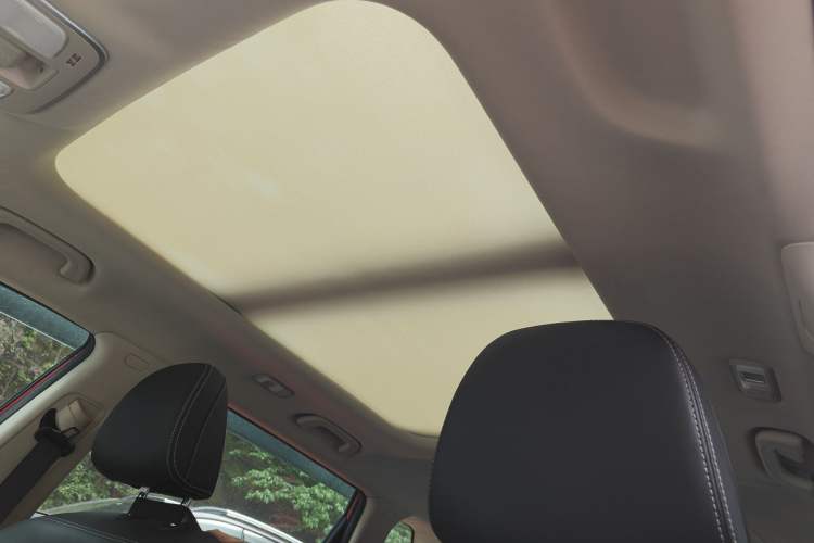 Used Geely Auto Emgrand X7 Sport 2018 1.8TD Automatic Two-Wheel Drive Smart Connect 4G Internet Edition Headliner