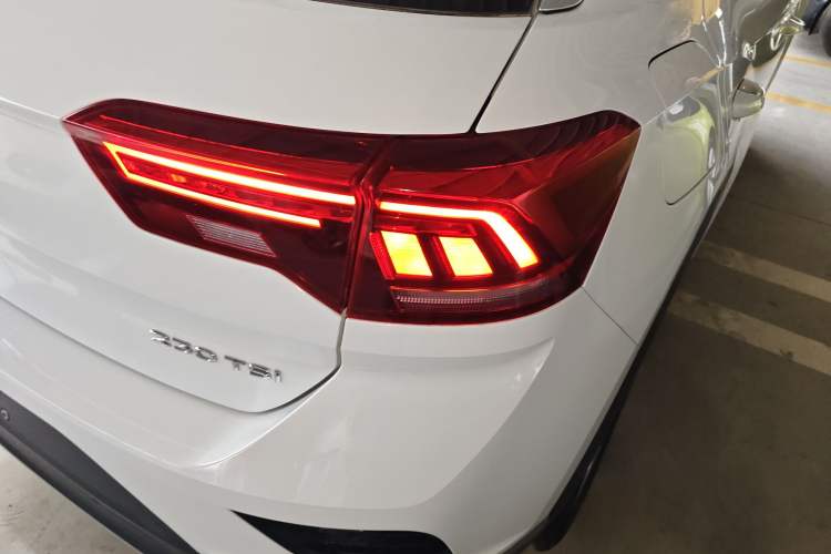 Used Volkswagen T-ROC 2020 230TSI DSG Two-Wheel Drive Advanced Version Exterior 2