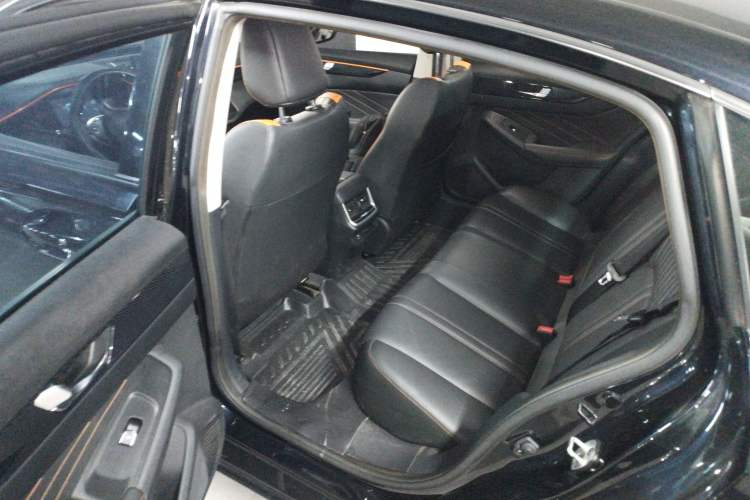 Used Dongfeng Aeolus Yixuan MAX 2023 1.5T Ultra-Stylish Trendsetting Dad Edition Left Rear Seat