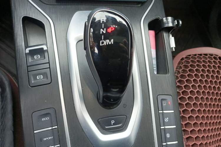 Used Wey VV6 2018 2.0T Two-Wheel Drive Flagship Version China V Standard