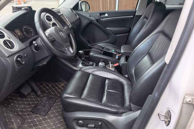 Used Volkswagen Tiguan 2013 1.8 TSI Automatic All-Wheel Drive Luxury Model Left Front Seat