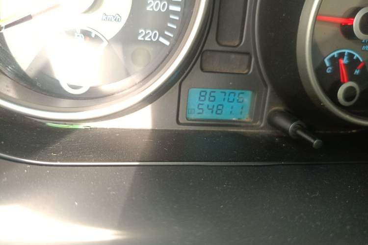 Used Buick Excelle 2011 1.6 LX-MT Odometer Close Up