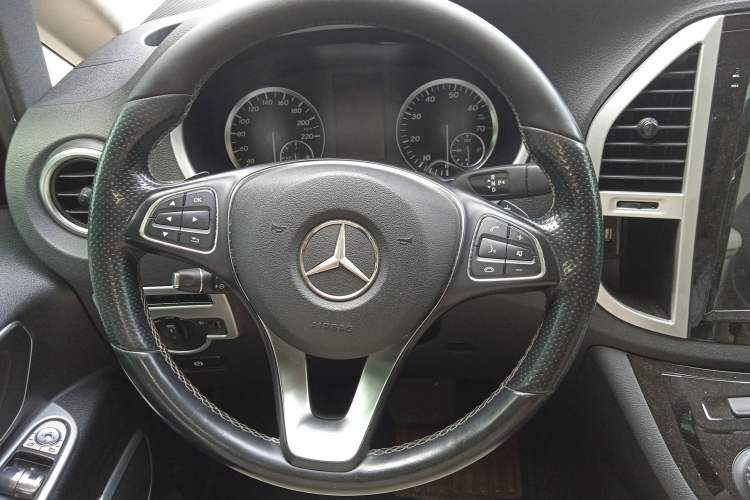 Used Mercedes-Benz Vito 2016 2.0T Elite Edition Steering Wheel