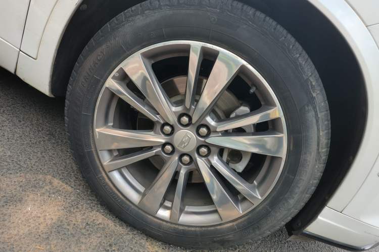 Used Cadillac XT6 2020 28T Six-Seater Four-Wheel-Drive Luxury Version Right Front Wheel Hub