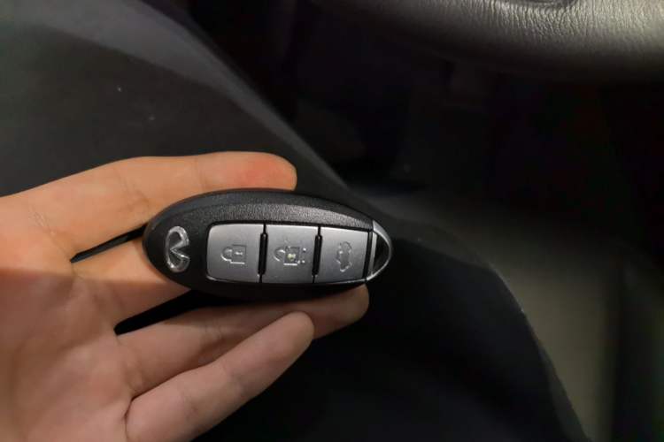 Used Infiniti Q50L 2018 2.0T Enjoyment Version China VI Standard Vehicle Key