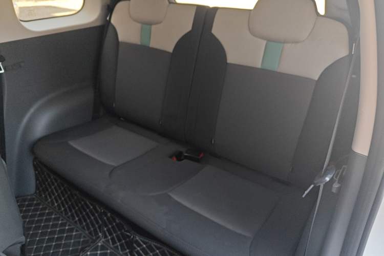 Used CHANGAN NEVO Lumin 2022 155 km – Refreshingly Sweet Edition Left Rear Seat