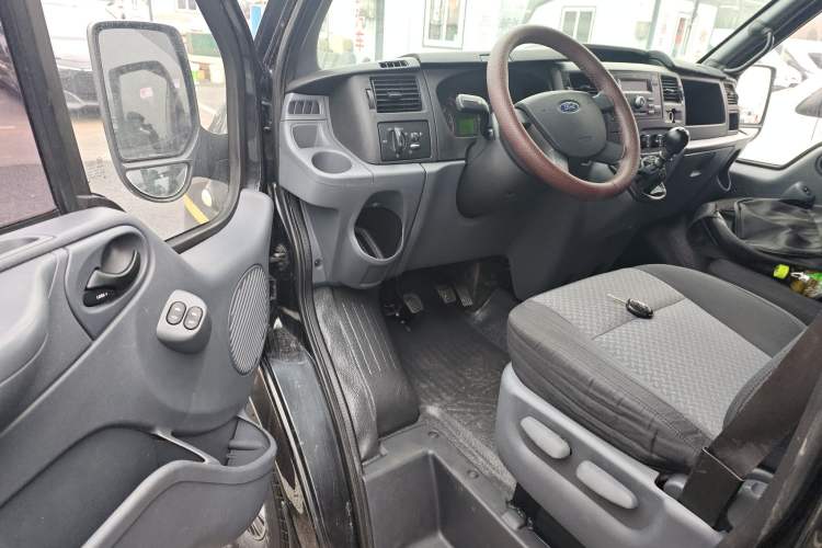 Used Ford Transit Custom 2016 2.2T Long-Wheelbase 6/7-Seater Mid-Roof Multi-Purpose Vehicle