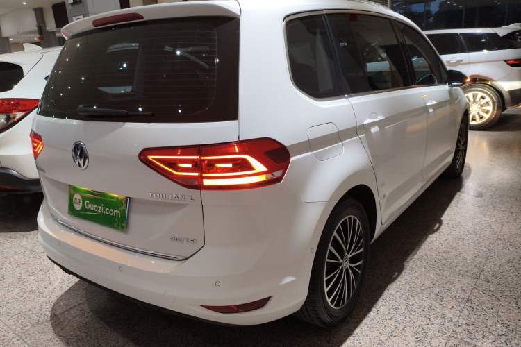 Used Volkswagen Touran 2018 Volkswagen Touran L 280TSI DSG Luxury Edition 7 Seats