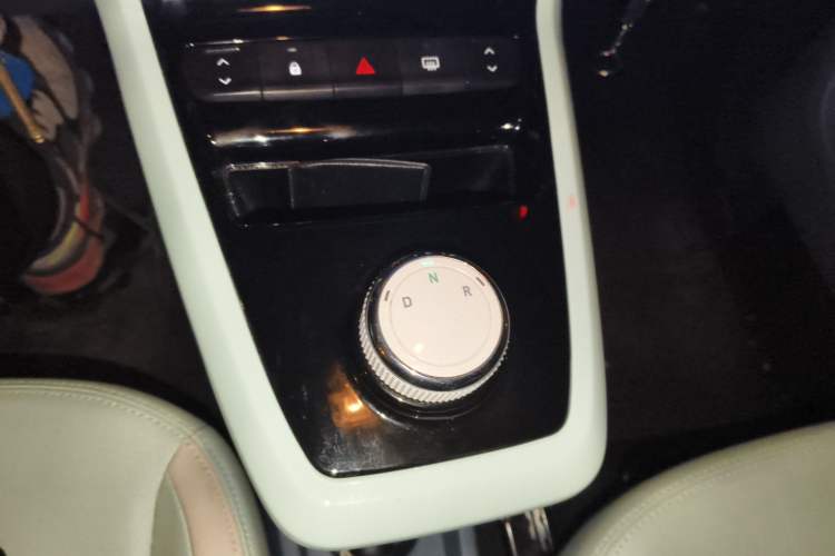 Used Dongfeng NAMMI BOX 2022 Revised Light Wind Edition 201 km Standard Version
