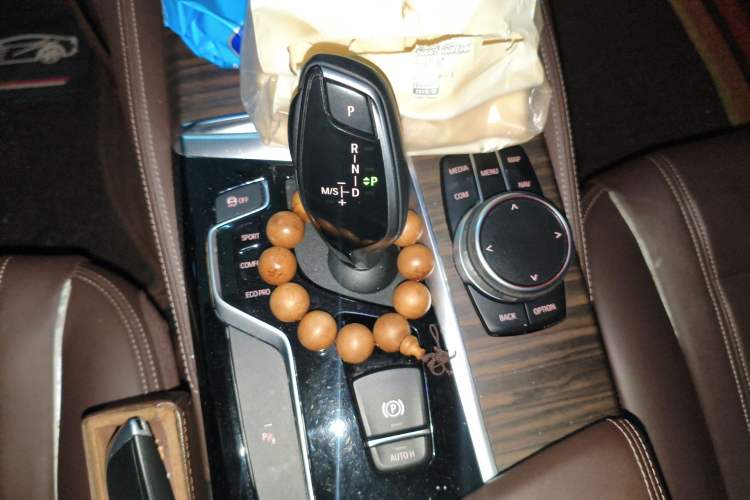 Used BMW 5 Series 2019 Updated 530Li xDrive Luxury Package Gear Lever