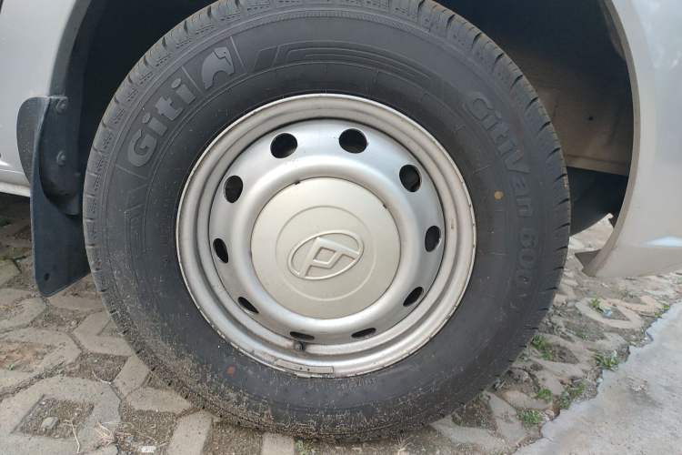 Used SAIC MAXUS Xintu V80 2021 2.0T Manual Classic Aoyuntong Short Wheelbase Mid-Roof 5/6-Seater
