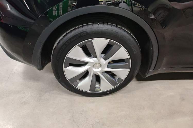 Used Tesla Model Y 2022 Long-Range All-Wheel-Drive Version Right Rear Wheel Hub