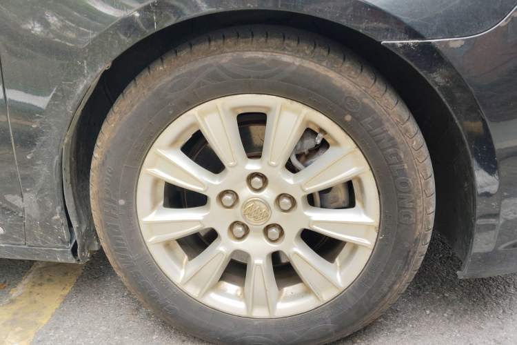 Used Buick LaCrosse 2012 2.4L SIDI Elegant Edition Right Front Wheel Hub