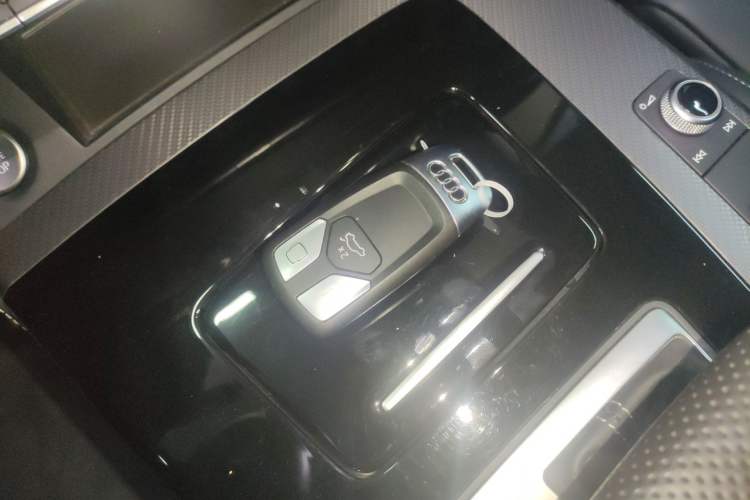 Used Audi Q5L 2025 quattro 45th Anniversary Edition 45 TFSI Luxury Dynamic Model Vehicle Key